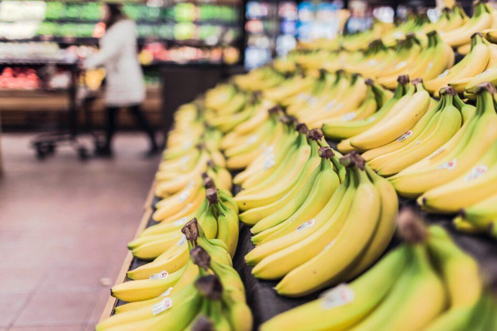 a row of bananas in a grocery store